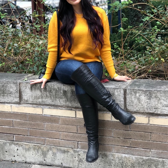 Mustard yellow sweater - Picture 2 of 3